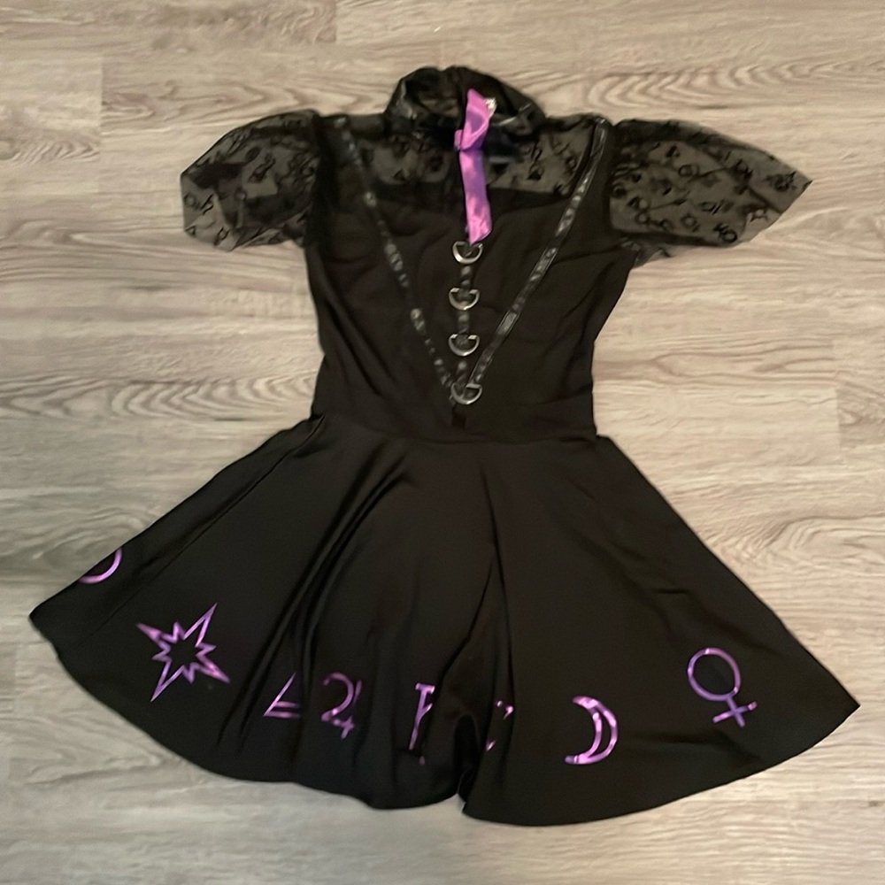 Spirit Halloween girls 9/10 witch Halloween costume purple and black